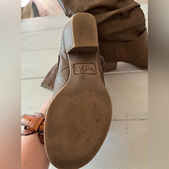 Women’s Boots with small heel and buckle.size 6 - Picture 5 of 7